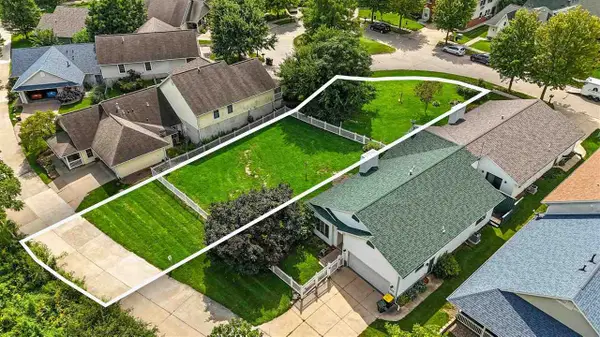 900 Longfellow Pl, Iowa City, IA 52240
