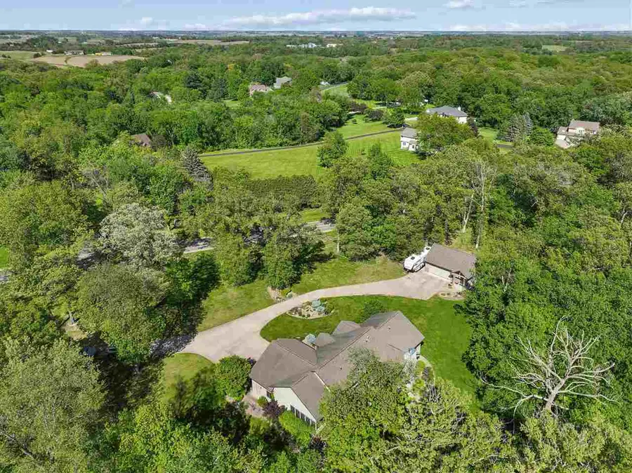 3057 Sandy Beach Rd NE, Swisher, IA 52338 - #3