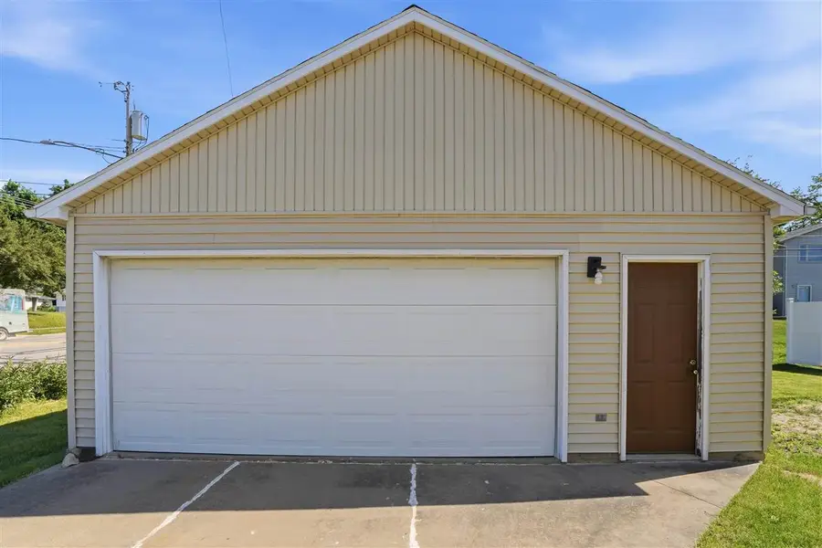 3401 Dennis Dr NW, Cedar Rapids, IA 52405 - #3