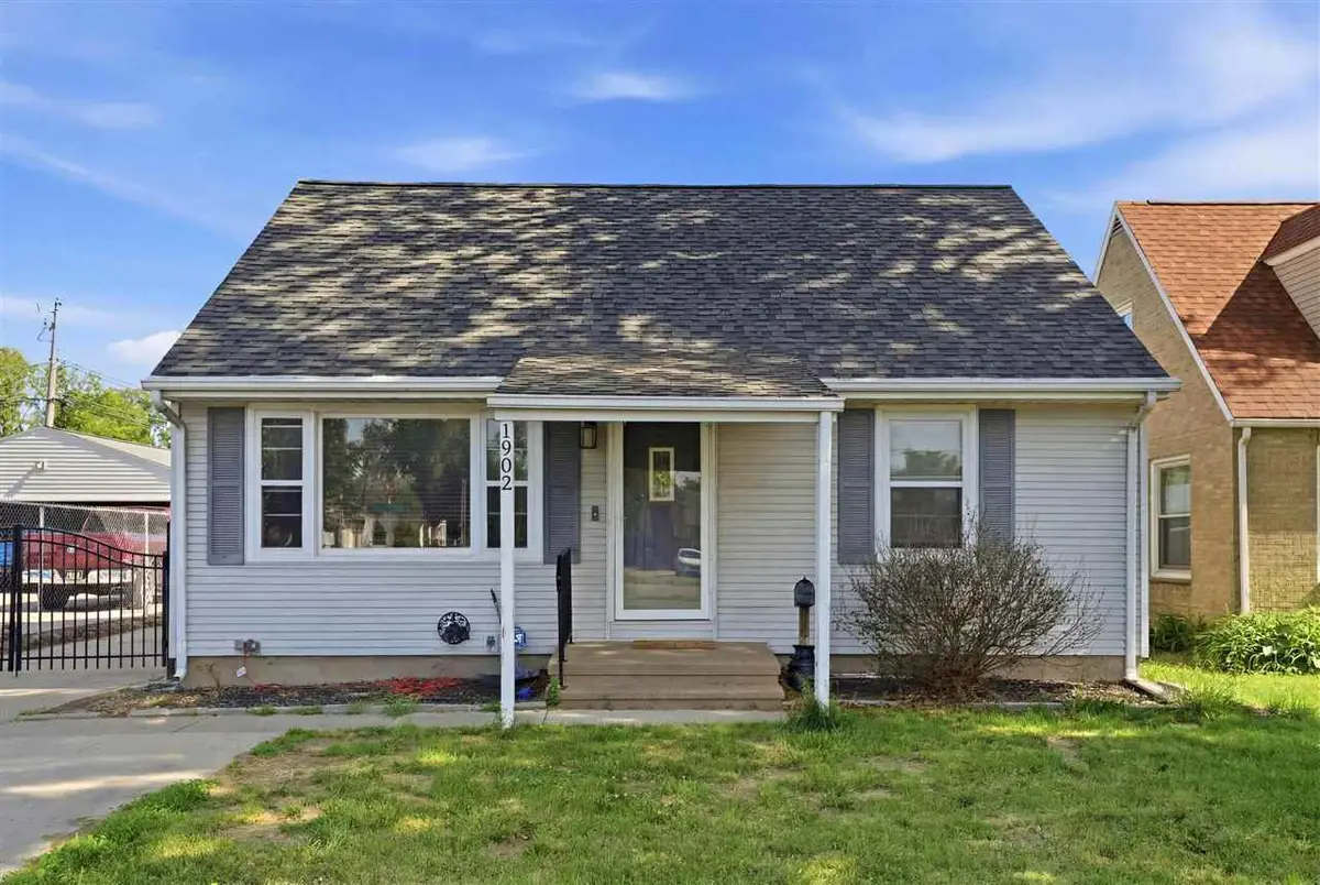 1902 Johnson Ave NW, Cedar Rapids, IA 52405 - #1