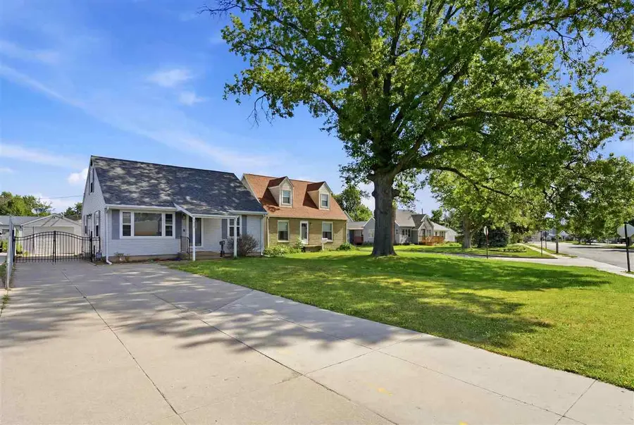 1902 Johnson Ave NW, Cedar Rapids, IA 52405 - #2