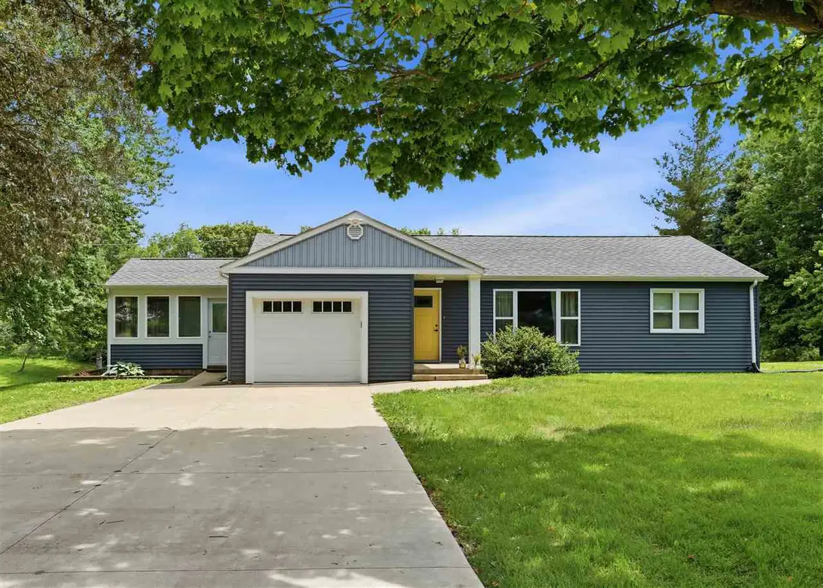720 Lisbon Rd NE, Mount Vernon, IA 52314 - #1