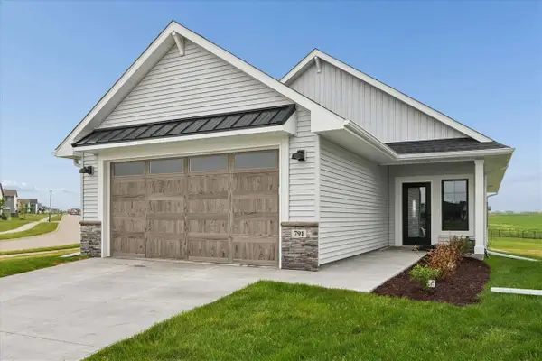 791 Clover Hill Dr, North Liberty, IA 52317
