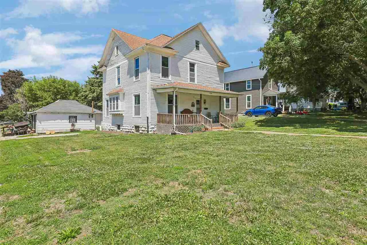 739 S Iowa Ave, Washington, IA 52353 - #1