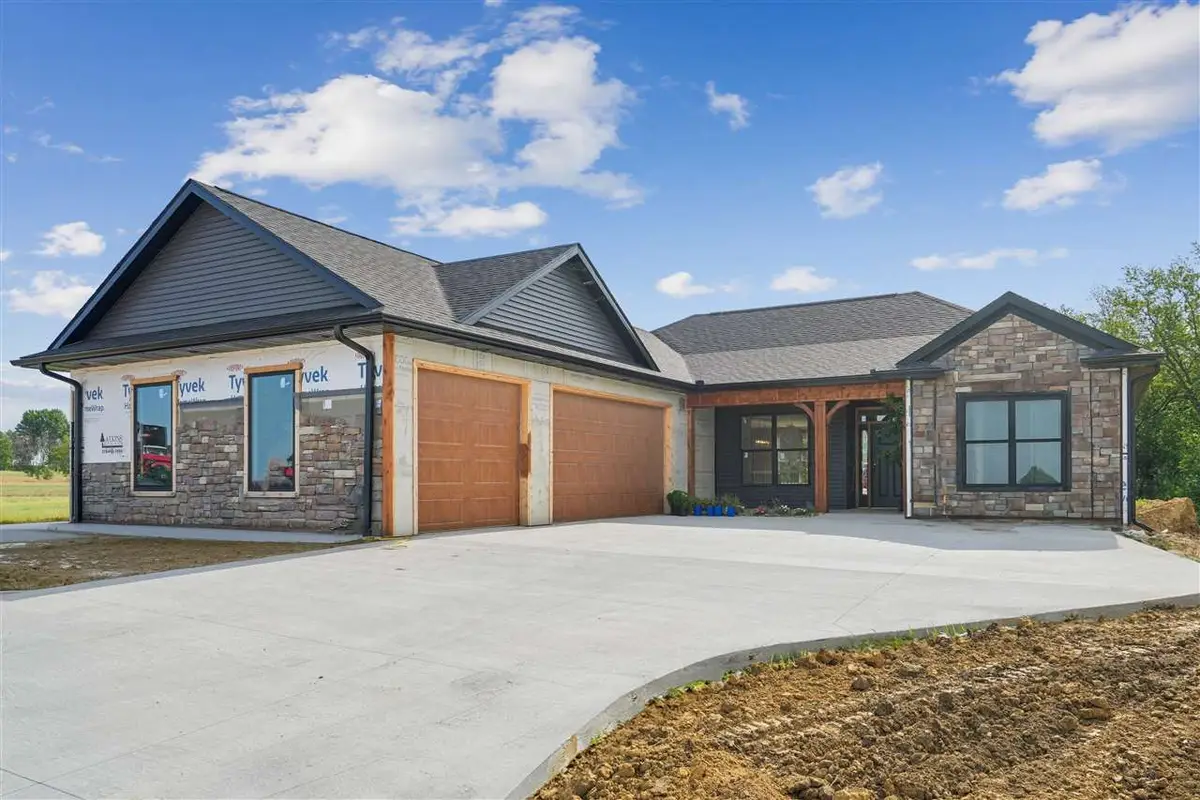 120 Howard Ave, Swisher, IA 52338 - #1