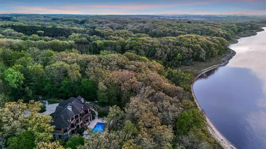 3220 Ever Tree Ln NE, Solon, IA 52333 - #3