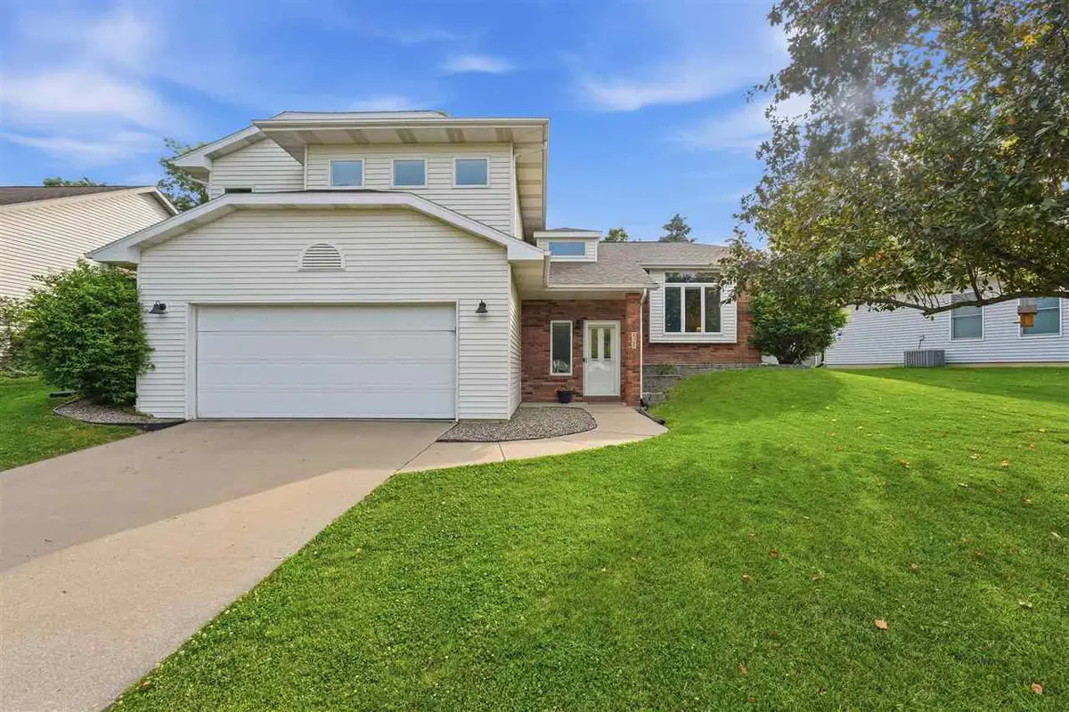 800 Pepper Dr, Iowa City, IA 52240 - #1