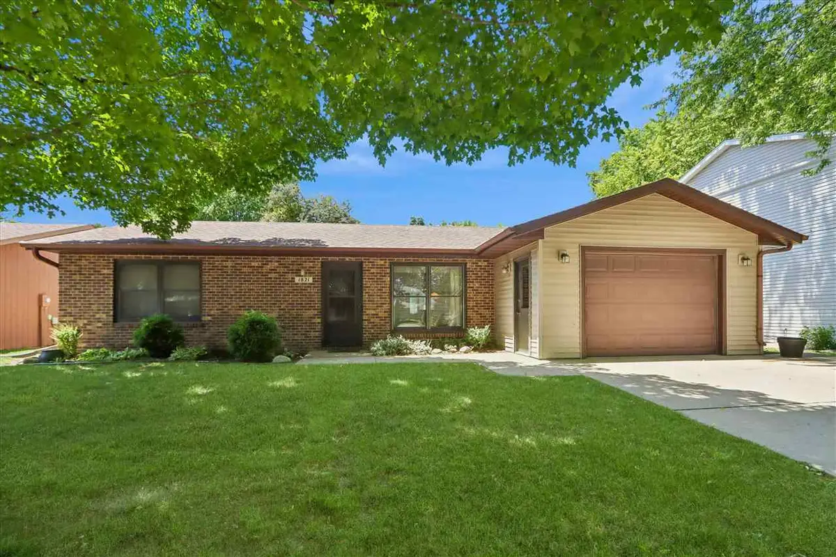 1821 Sterling Ct, Iowa City, IA 52240 - #1