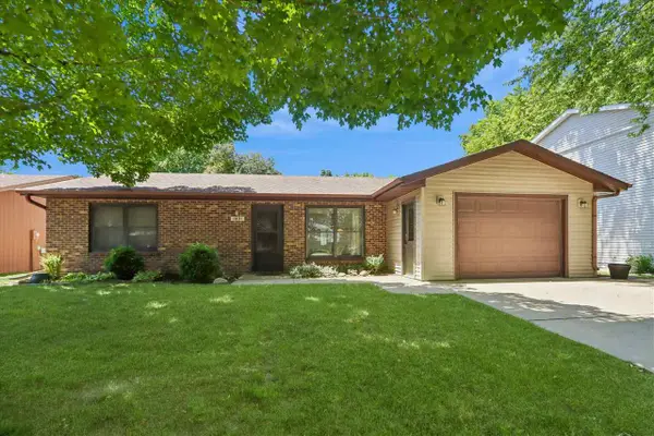 1821 Sterling Ct, Iowa City, IA 52240