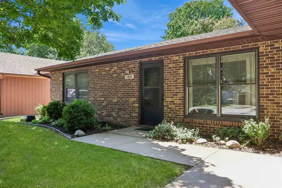 1821 Sterling Ct, Iowa City, IA 52240 - #3