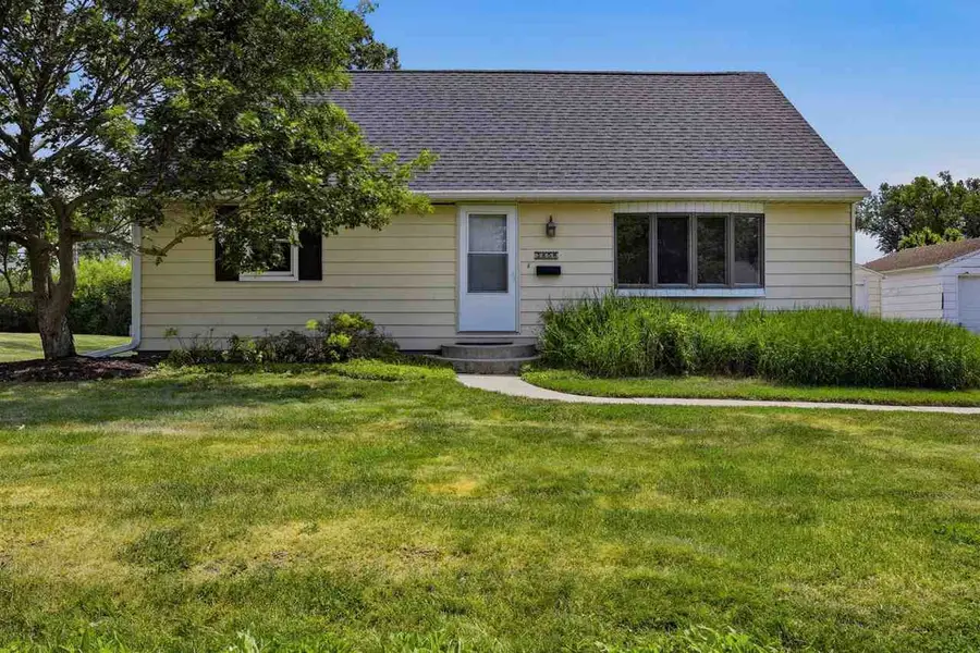 3858 Terrace Hill Dr, Cedar Rapids, IA 52402 - #2