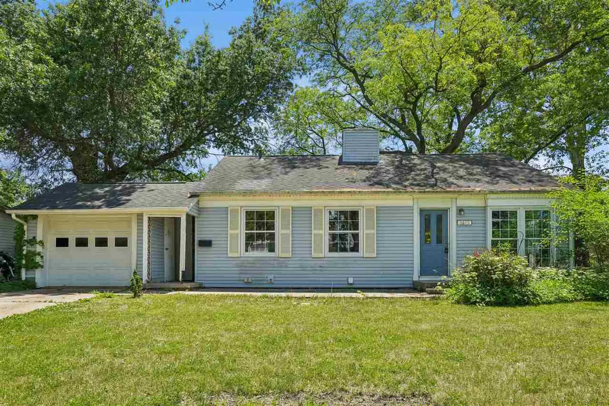 2415 Wayne Ave, Iowa City, IA 52240 - #1