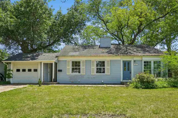 2415 Wayne Ave, Iowa City, IA 52240