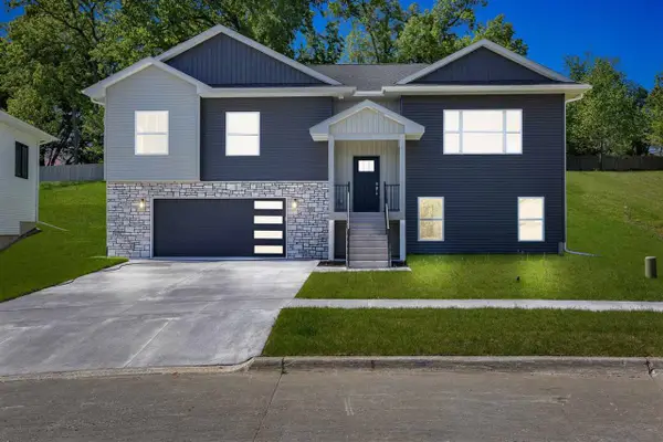 706 Silver Ln, Iowa City, IA 52245