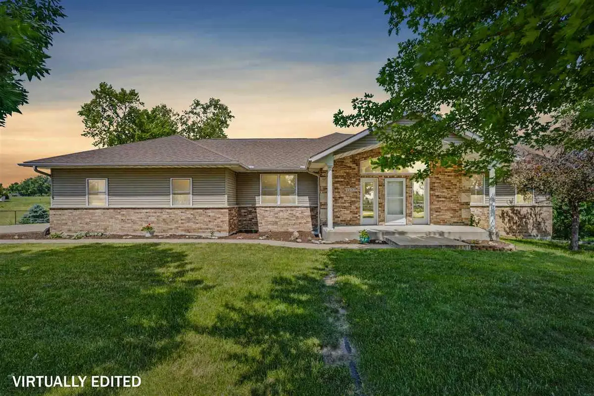 1253 Hillview Ct NE, Swisher, IA 52338 - #1
