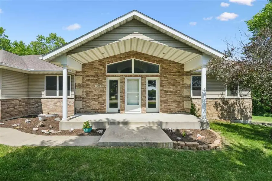 1253 Hillview Ct NE, Swisher, IA 52338 - #2