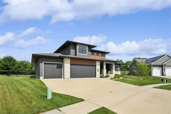 1184 Foxborough Dr, Marion, IA 52302