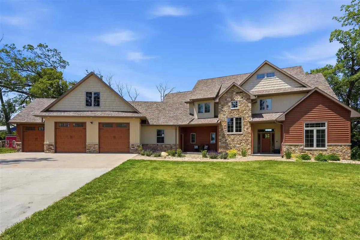 981 44th St SE, Cedar Rapids, IA 52403 - #1
