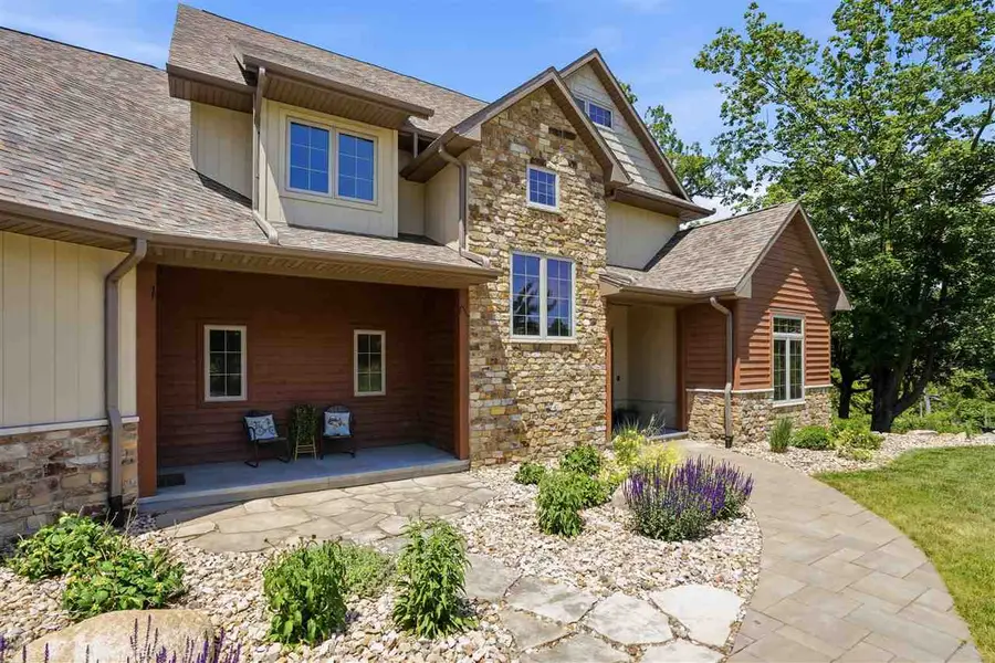 981 44th St SE, Cedar Rapids, IA 52403 - #2