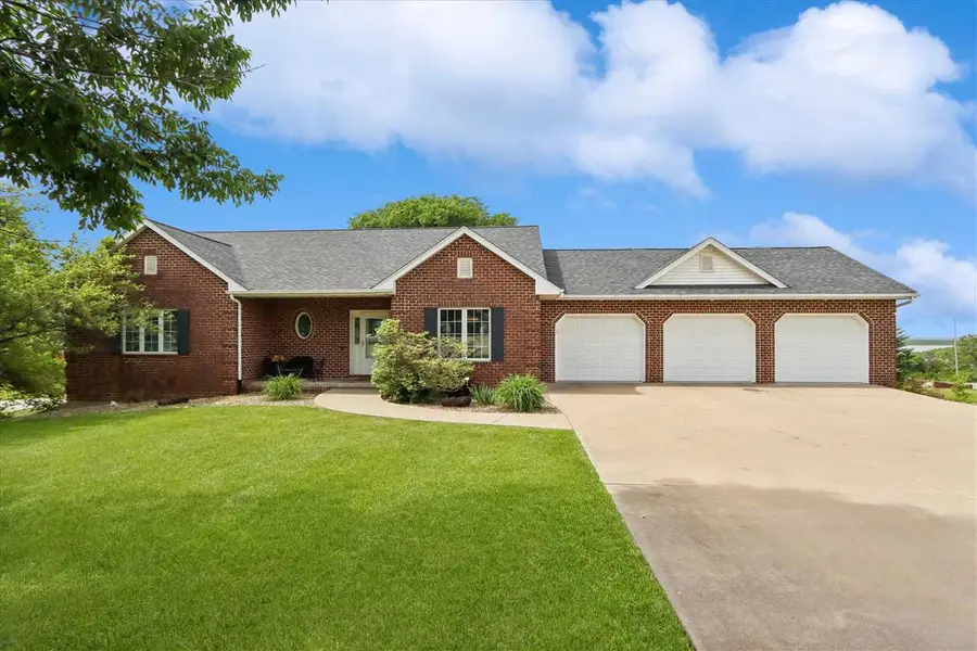 2765 Jeremy Ct NW, Swisher, IA 52338 - #2