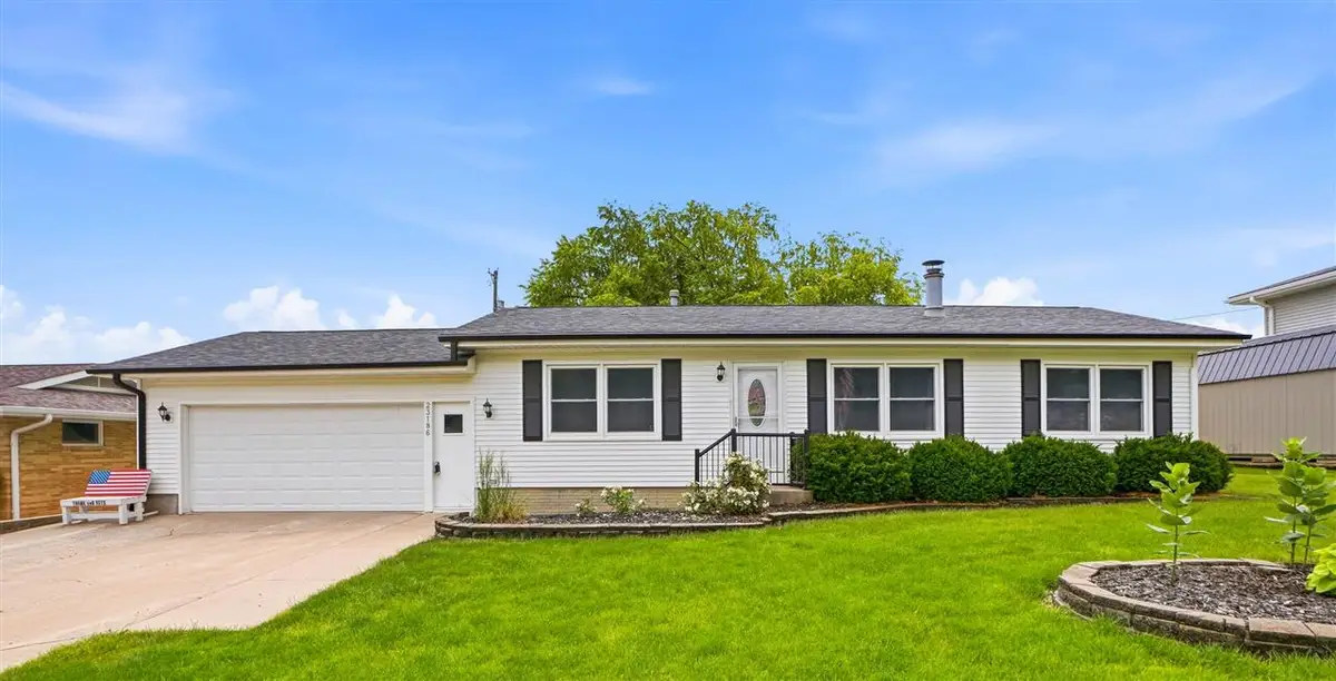 23186 207th Ave, Sigourney, IA 52591 - #1