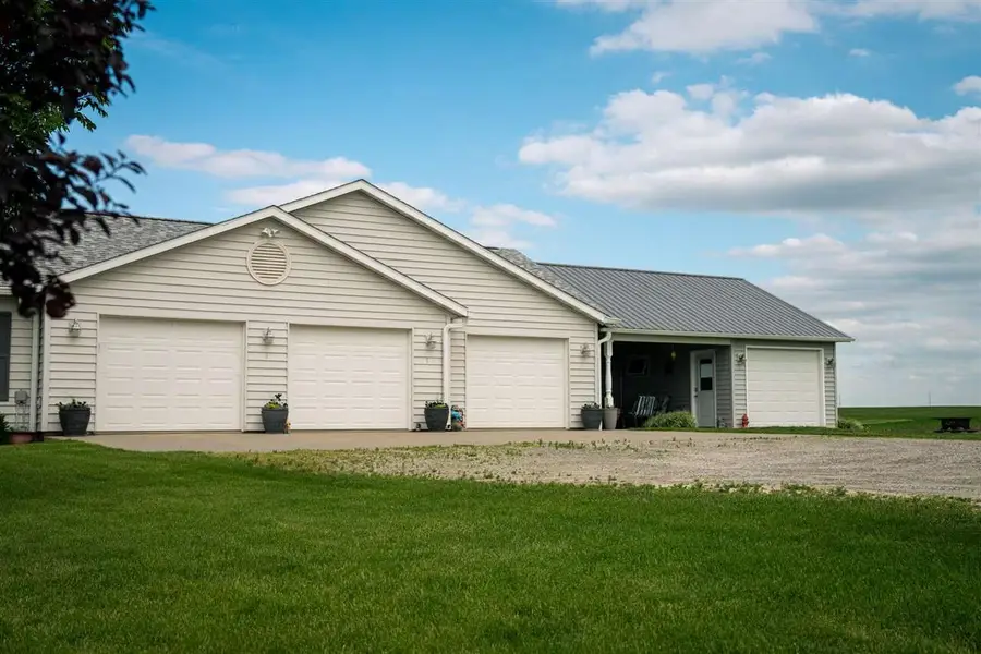 3559 40th Street, Grinnell, IA 50112 - #3
