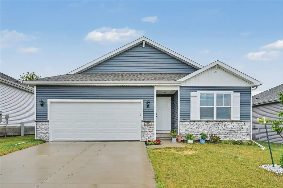 2786 Anne Dr, Hiawatha, IA 52233 - #1