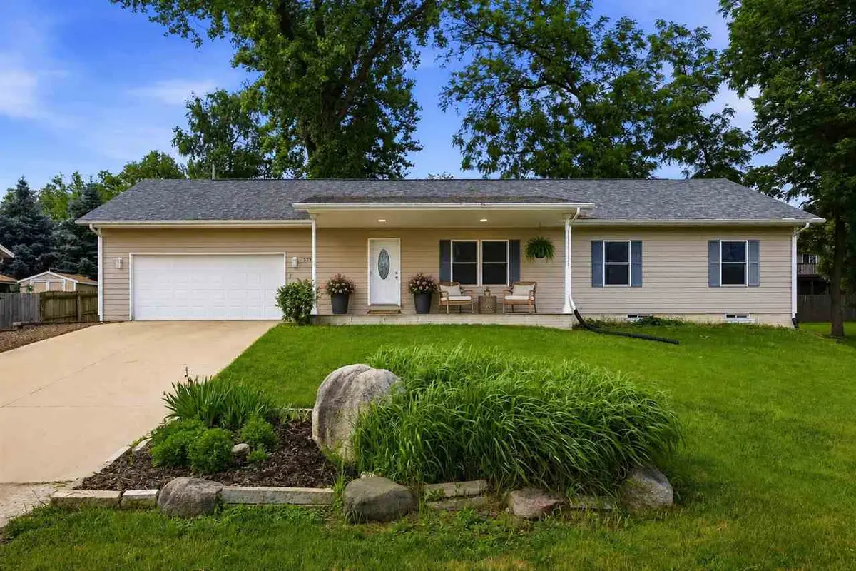 325 Hillview Dr, Marion, IA 52302 - #1
