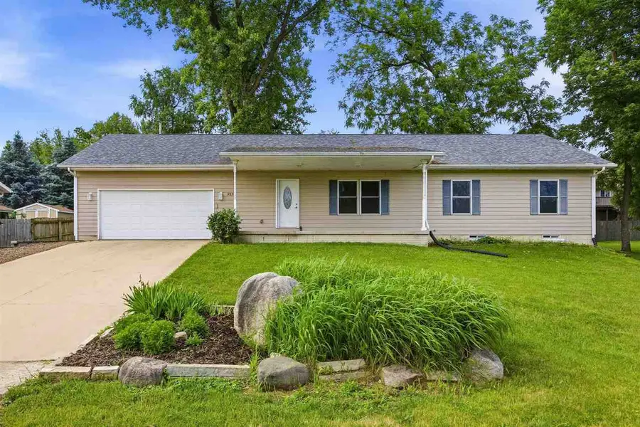 325 Hillview Dr, Marion, IA 52302 - #2