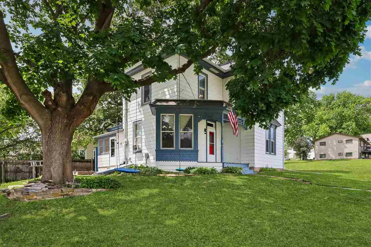 180 E 3rd, Riverside, IA 52327 - #1