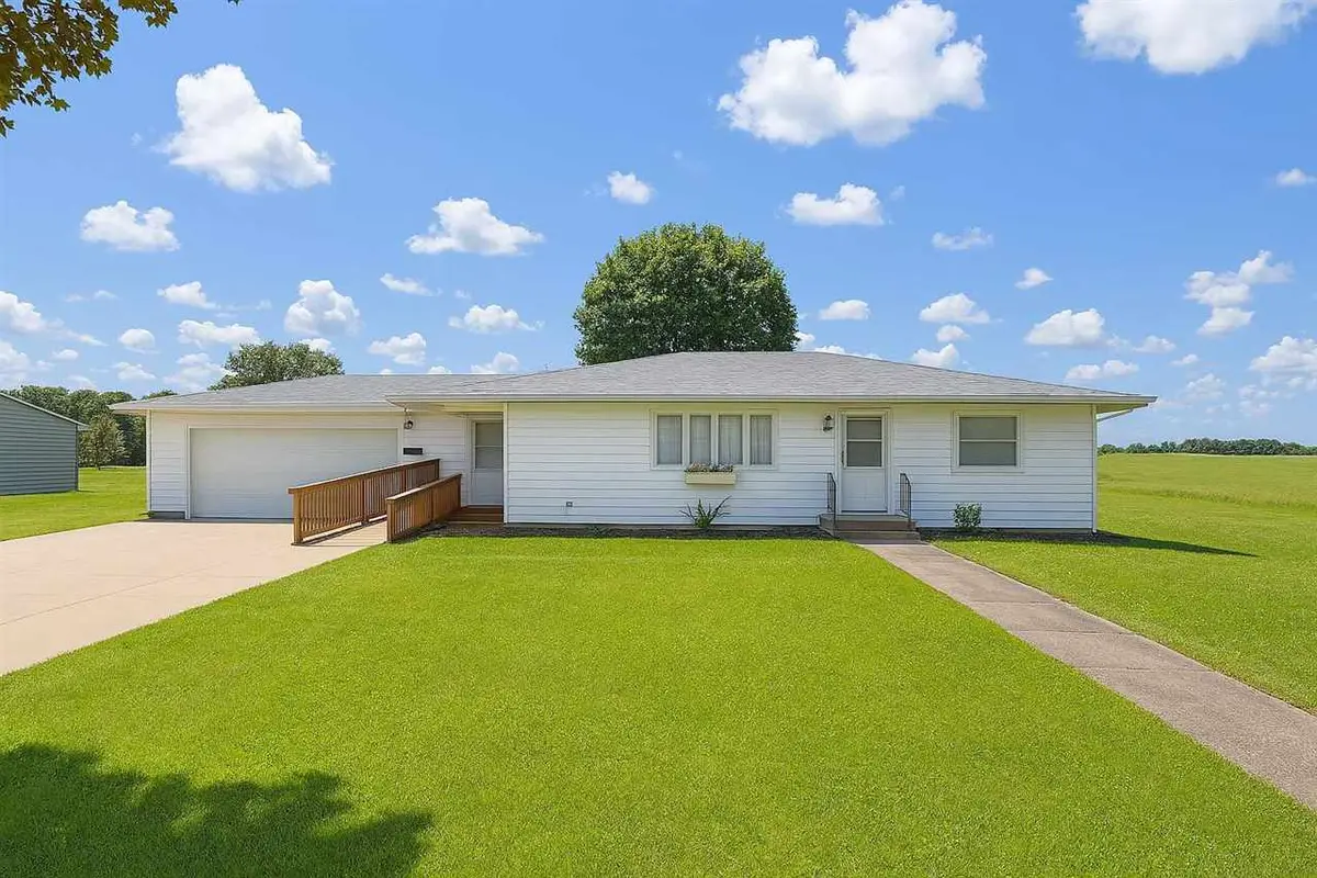 907 McKinley Ave, Lowden, IA 52255 - #1
