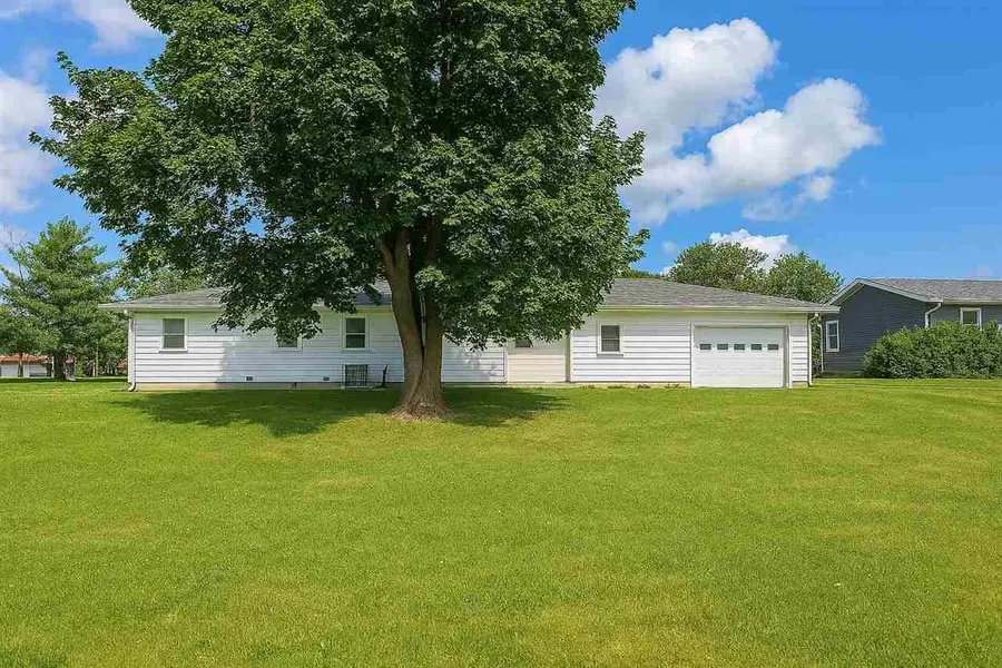 907 McKinley Ave, Lowden, IA 52255 - #2