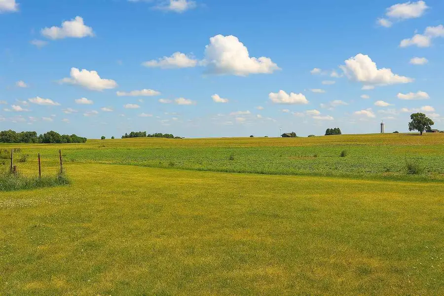907 McKinley Ave, Lowden, IA 52255 - #3
