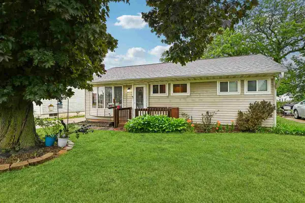 2430 3rd Ave, Marion, IA 52302