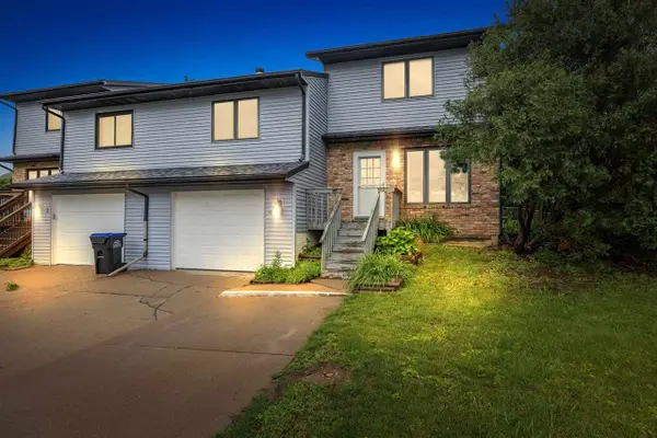 4 South Ridge Ct, Coralville, IA 52241