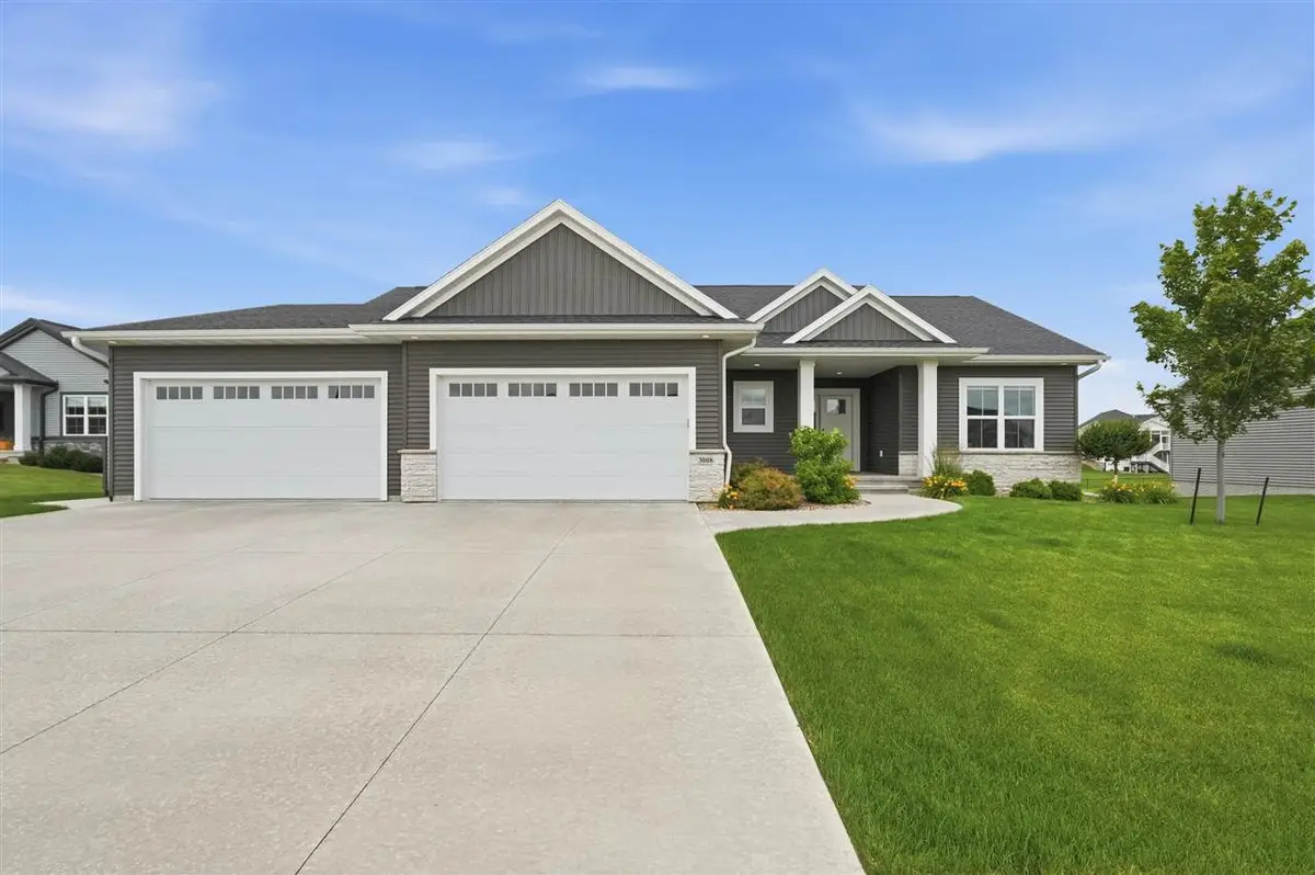 3008 Prairielight Ct, Hiawatha, IA 52233 - #1