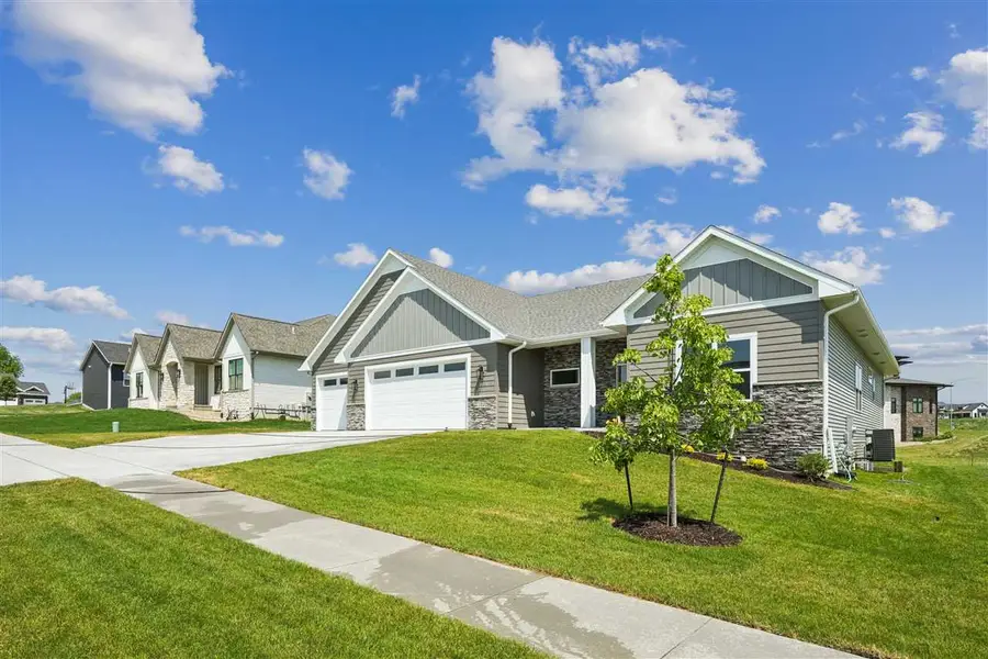 702 Lakeview Ct, Tiffin, IA 52340 - #3