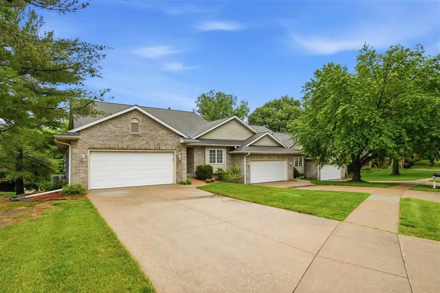 2510 Bluffwood Circle, Iowa City, IA 52245 - #2