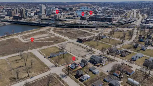718 4th St NW, Cedar Rapids, IA 52405