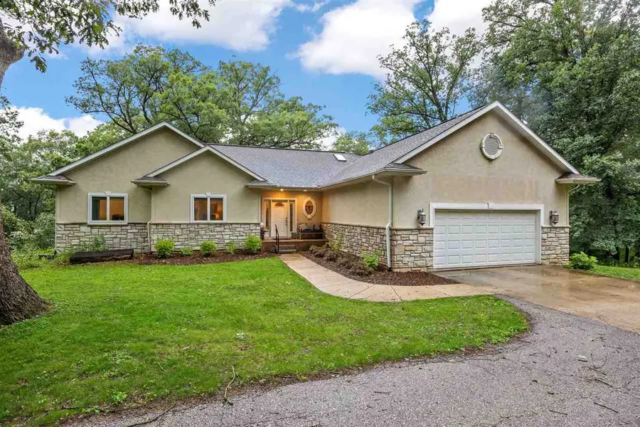 4020 Riverview Ln NE, Iowa City, IA 52240 - #2