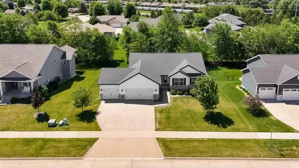 990 Pheasant Ln, North Liberty, IA 52317
