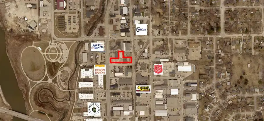 1020 S Gilbert St, Iowa City, IA 52240 - #3