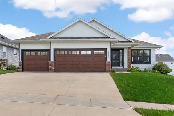 2898 Wagon Wheel Dr, Iowa City, IA 52240
