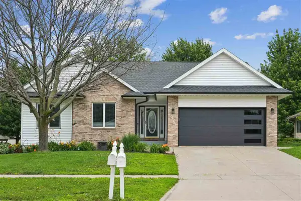 402 Windsor Dr, Solon, IA 52333