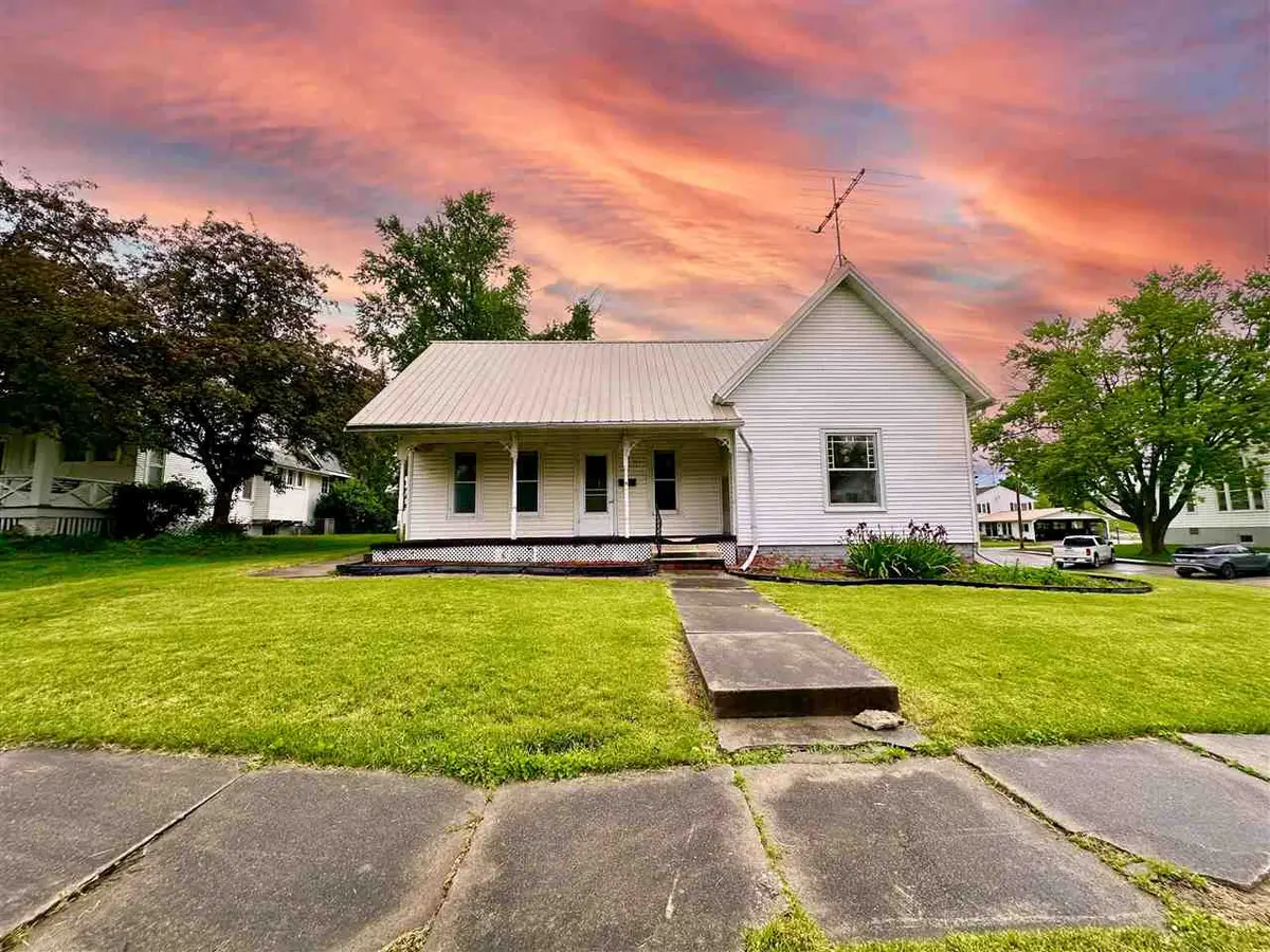 302 W Oak St, North English, IA 52316 - #1