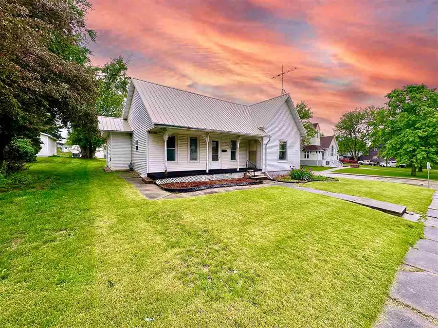 302 W Oak St, North English, IA 52316 - #2