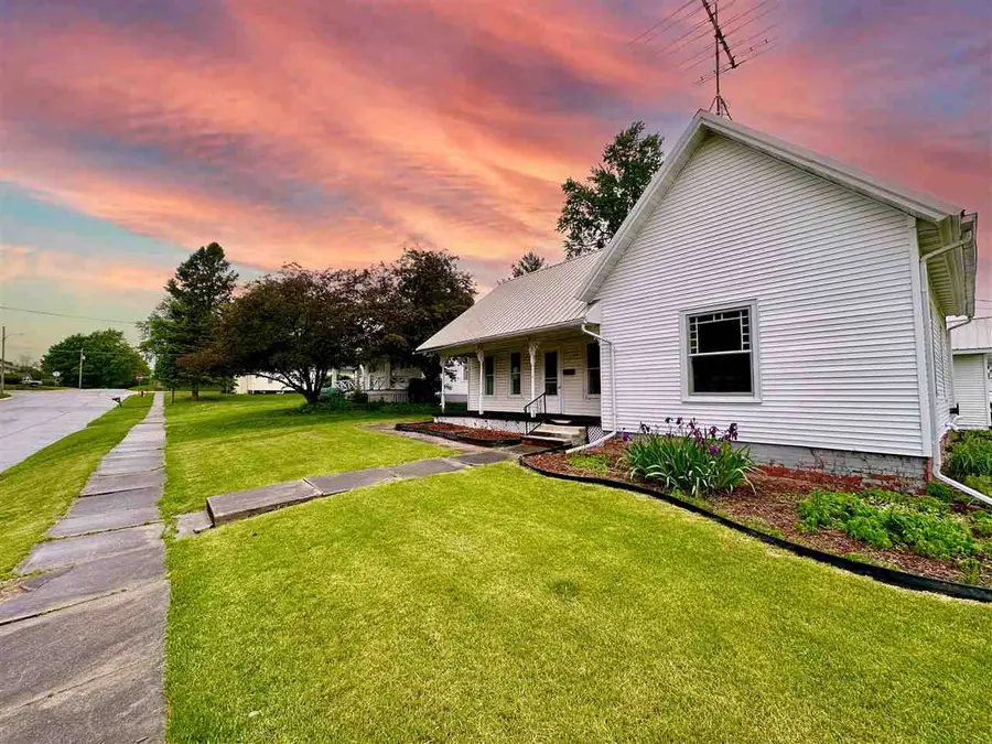 302 W Oak St, North English, IA 52316 - #3