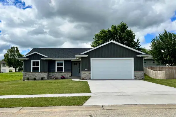 104 5th Ave Ct, Coggon, IA 52218