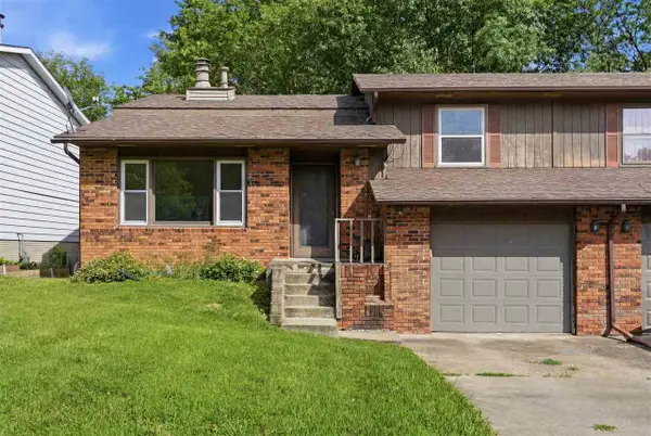 1912 North Ridge Dr, Coralville, IA 52241