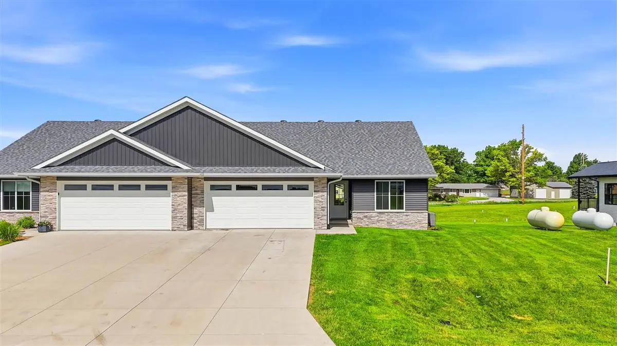 5025 Bluestem St SW, Kalona, IA 52247 - #1